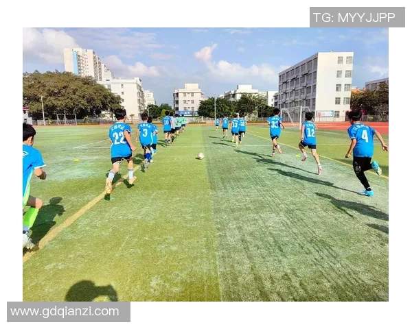 足球情侣球的浪漫旅程与激情碰撞让爱在绿茵场上绽放